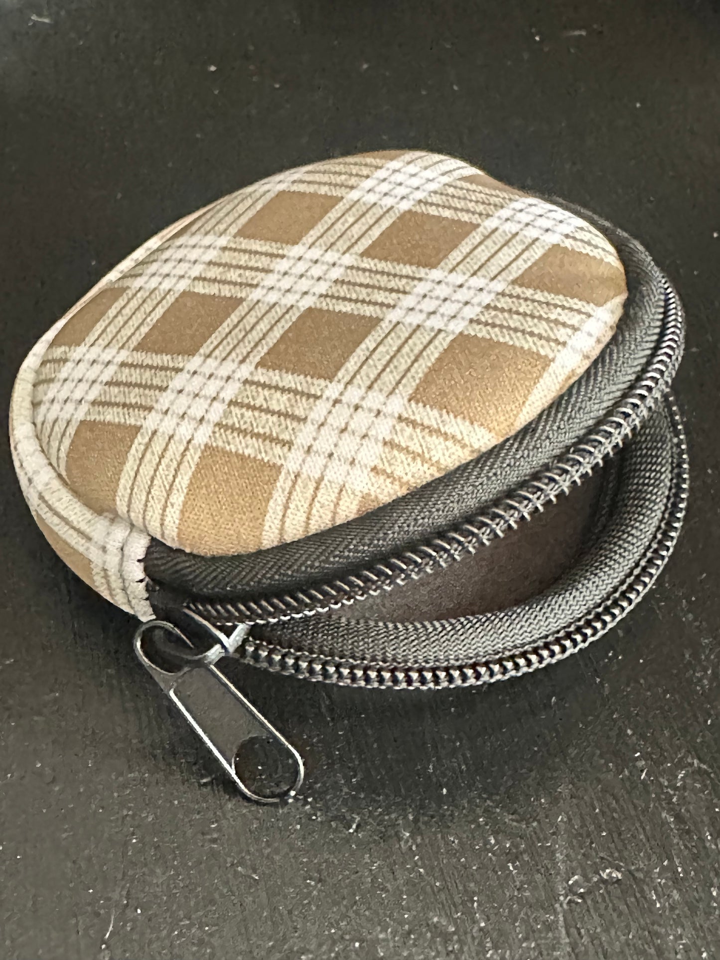 ROUND ZIPPY BAG